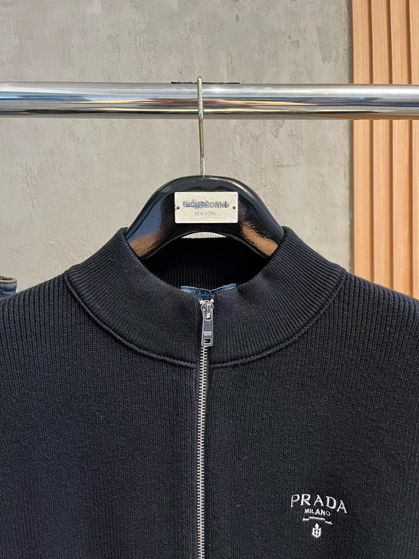 ブランドセーター背面デザイン